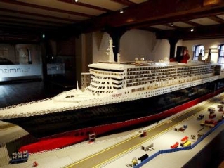 Дэлхийн хамгийн том “Lego” усан онгоц бүтээжээ