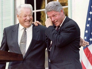 Билл Клинтон Б.Ельцины согтуудаа хийсэн үйлдлийн тухай нийтэд дэлгэжээ