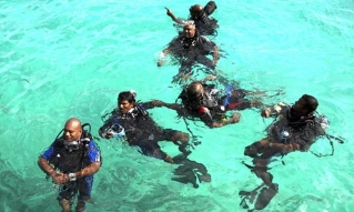Мальдивийн парламент усан доор чуулна