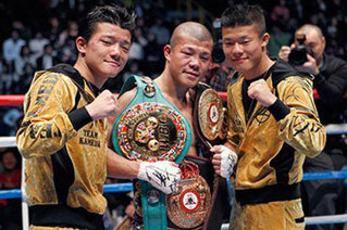 Нэг гэр бүлээс дэлхийн мэргэжлийн боксын гурван аварга төрлөө